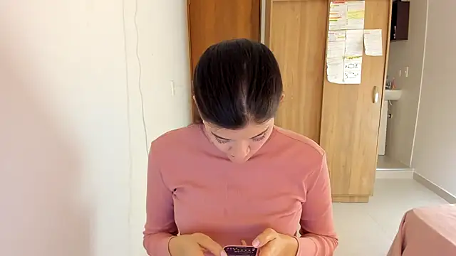 misstoya online show from February 3, 2025, 1:41 am