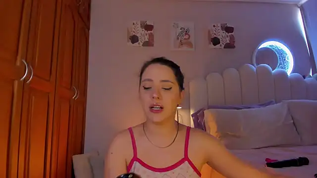 Snapshot of martinaaricci chatting on December 15, 2025, 2:54 pm martinaaricci online show from December 15, 2025, 2:54 pm