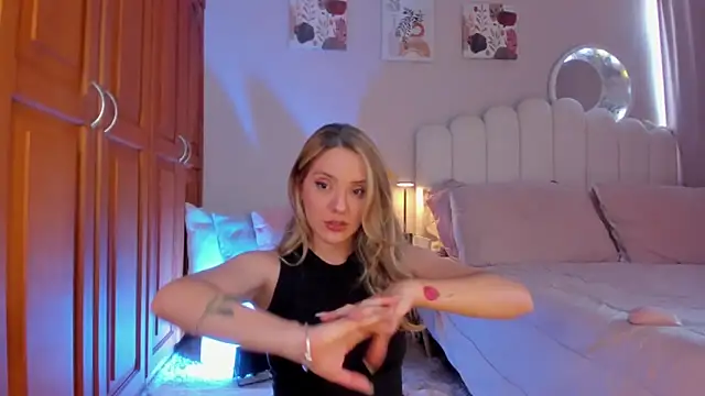 Snapshot of martinaaricci chatting on March 3, 2026, 4:46 pm martinaaricci online show from March 3, 2026, 4:46 pm