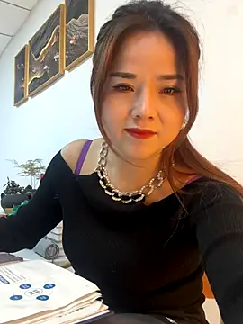 Efangfang online show from November 25, 2025, 11:10 am