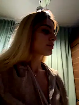 Snapshot of Jasmine_urPrincess chatting on October 17, 2025, 6:05 am Jasmine urPrincess online show from October 17, 2025, 6:05 am