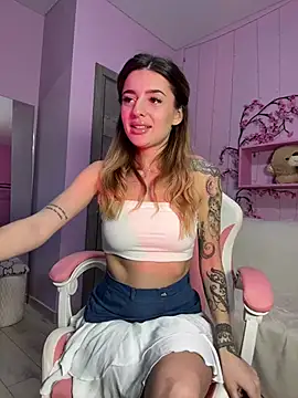 Snapshot of Jasmine_urPrincess chatting on February 1, 2026, 5:17 am Jasmine urPrincess online show from February 1, 2026, 5:17 am