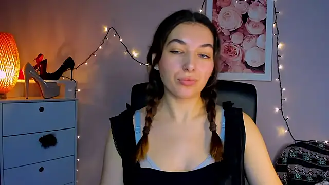 Snapshot of Meagn_Extasy chatting on December 12, 2024, 2:22 pm Meagn Extasy online show from December 12, 2024, 2:22 pm