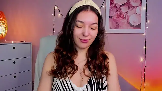 Snapshot of Meagn_Extasy chatting on March 23, 2025, 7:31 am Meagn Extasy online show from March 23, 2025, 7:31 am