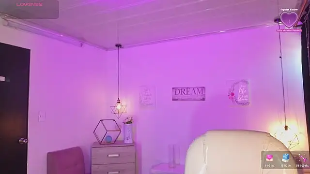 Snapshot of Violeta_dss chatting on December 15, 2025, 1:15 pm Violeta dss online show from December 15, 2025, 1:15 pm