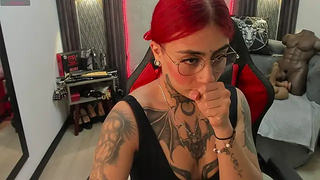 Snapshot of selene_red_ chatting on February 5, 2025, 4:36 pm selene red online show from February 5, 2025, 4:36 pm