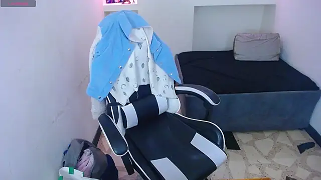 Snapshot of Bonnye_star chatting on December 15, 2025, 5:44 am Bonnye star online show from December 15, 2025, 5:44 am