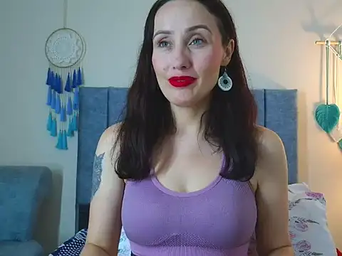 IberianMoonMK online show from October 17, 2025, 5:37 pm