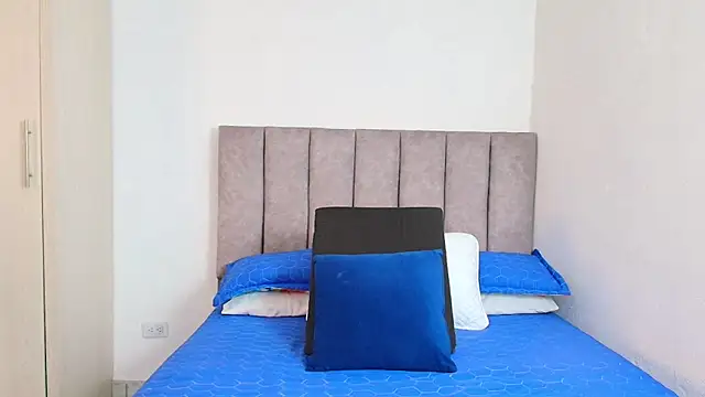 karina lewis  online show from December 28, 2024, 6:17 am