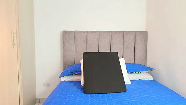 karina lewis  online show from January 13, 2025, 3:23 am