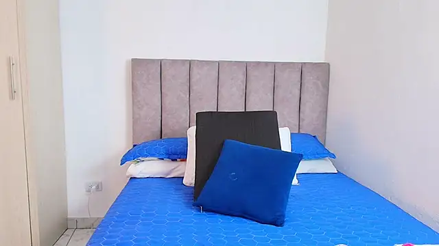 karina lewis  online show from January 16, 2025, 3:23 am