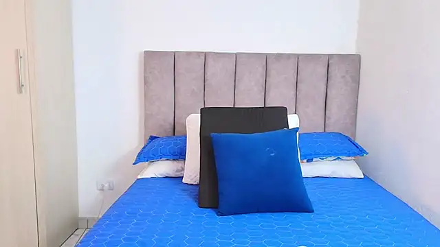 karina lewis  online show from January 17, 2025, 3:12 am