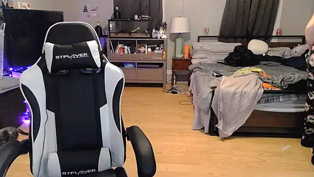 Elliewgfs online show from December 11, 2024, 2:41 am