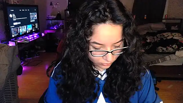 Elliewgfs online show from December 16, 2024, 7:37 am