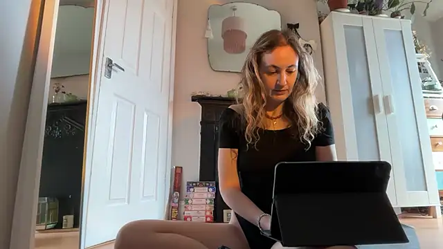 Littlelolo60 online show from September 14, 2025, 8:57 am