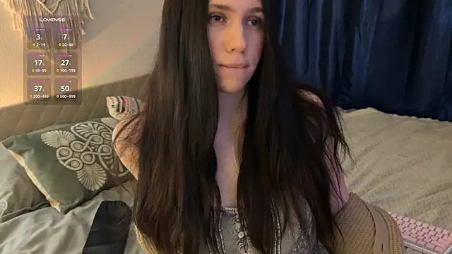 jennetdoll online show from February 3, 2025, 5:24 pm