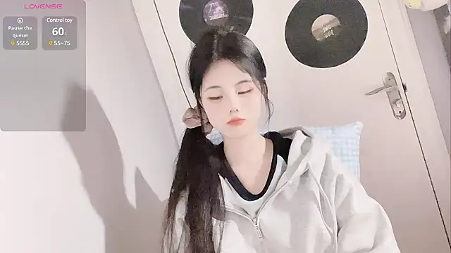 Qedgjwyz1 online show from February 10, 2025, 2:05 pm