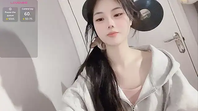 Qedgjwyz1 online show from February 15, 2025, 7:49 am