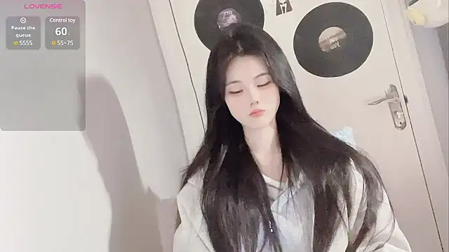 Qedgjwyz1 online show from February 18, 2025, 12:49 pm