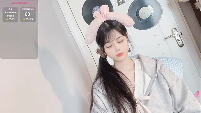 Qedgjwyz1 online show from March 4, 2025, 3:15 pm