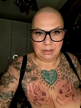 Snapshot of gepiercte_nippel chatting on December 9, 2024, 2:28 pm gepiercte nippel online show from December 9, 2024, 2:28 pm