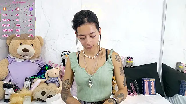 Snapshot of zorravioletta1 chatting on December 1, 2025, 12:32 pm zorravioletta1 online show from December 1, 2025, 12:32 pm