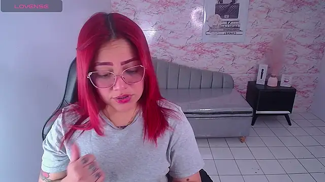 Snapshot of samm_t_ chatting on December 4, 2024, 10:19 pm samm t online show from December 4, 2024, 10:19 pm