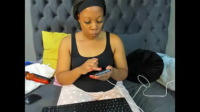 DIRTYTALKINQUEEN online show from October 24, 2025, 8:22 am