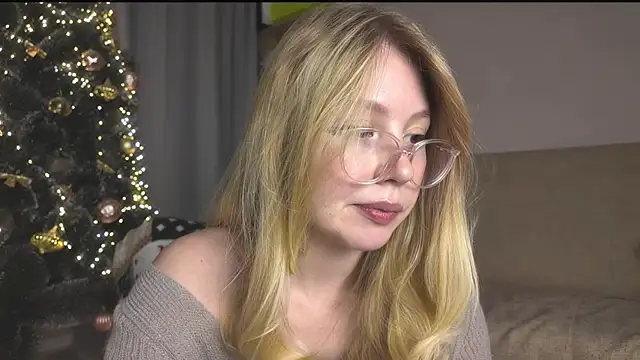 Snapshot of HoneyAudrey chatting on December 18, 2025, 1:33 am HoneyAudrey online show from December 18, 2025, 1:33 am