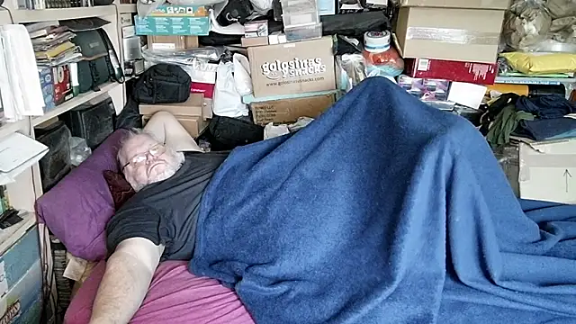 hadeszeuss2 online show from December 14, 2025, 3:39 pm