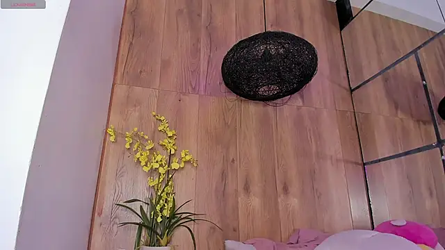 Snapshot of _LittleLia chatting on January 8, 2025, 5:15 pm LittleLia online show from January 8, 2025, 5:15 pm