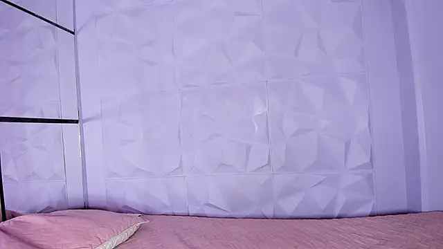 Snapshot of _LittleLia chatting on October 20, 2025, 1:11 pm LittleLia online show from October 20, 2025, 1:11 pm