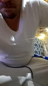 Snapshot of Davo84123 chatting on November 10, 2025, 5:17 am Davo84123 online show from November 10, 2025, 5:17 am