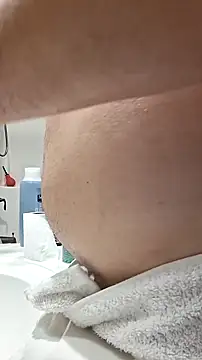 Snapshot of Davo84123 chatting on December 18, 2025, 10:27 pm Davo84123 online show from December 18, 2025, 10:27 pm