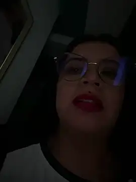 Snapshot of Devilsweet17 chatting on February 1, 2026, 4:11 am Devilsweet17 online show from February 1, 2026, 4:11 am