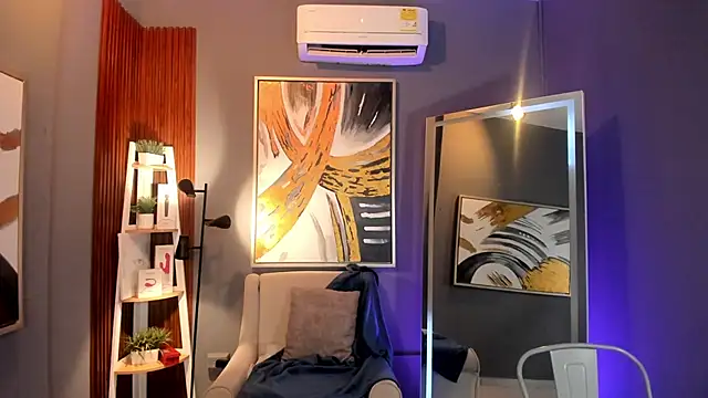 emma alice  online show from October 7, 2025, 12:24 pm