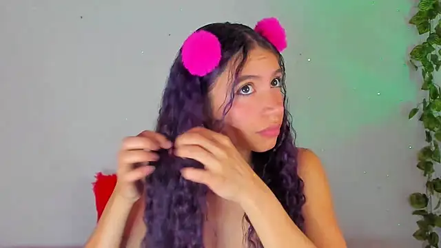 Snapshot of Dear_anne chatting on December 3, 2024, 12:59 pm Dear anne online show from December 3, 2024, 12:59 pm