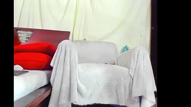 Snapshot of Dear_anne chatting on February 10, 2026, 8:35 pm Dear anne online show from February 10, 2026, 8:35 pm