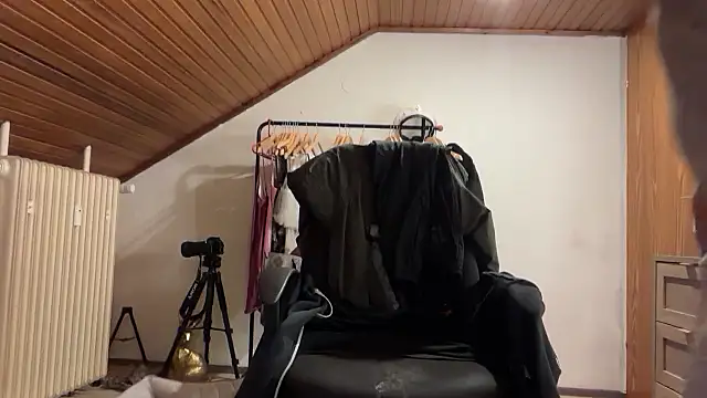 JeSuisUnTapin online show from September 11, 2025, 6:30 pm