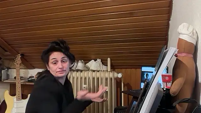 Snapshot of JeSuisUnTapin chatting on December 22, 2025, 6:05 pm JeSuisUnTapin online show from December 22, 2025, 6:05 pm