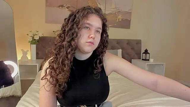 Snapshot of Ariella_Sol chatting on July 8, 2026, 1:32 am Ariella Sol online show from July 8, 2026, 1:32 am
