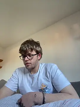 jungxSHxboy online show from April 11, 2026, 6:40 am