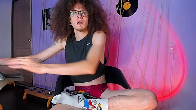 Snapshot of MrShaggy chatting on January 27, 2025, 11:22 pm MrShaggy online show from January 27, 2025, 11:22 pm