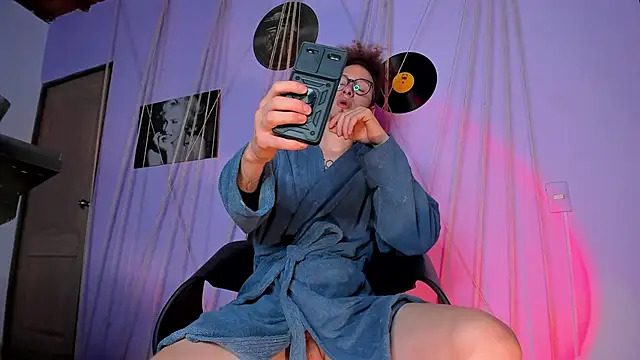 Snapshot of MrShaggy chatting on February 3, 2025, 9:52 am MrShaggy online show from February 3, 2025, 9:52 am