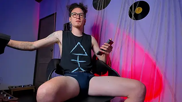 Snapshot of MrShaggy chatting on February 19, 2025, 11:46 pm MrShaggy online show from February 19, 2025, 11:46 pm