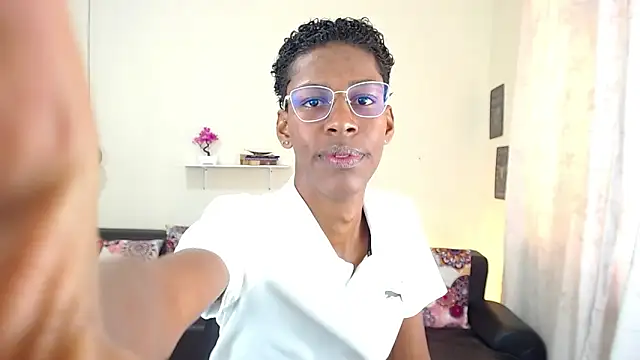 maiki18  online show from January 20, 2025, 1:32 pm