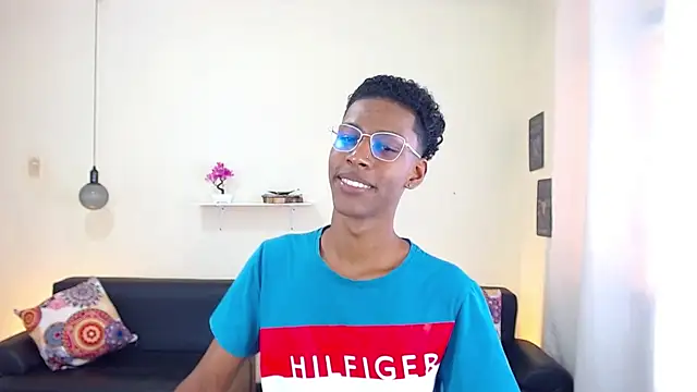 maiki18  online show from February 11, 2025, 7:59 pm