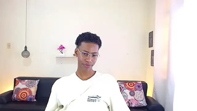 maiki18  online show from February 18, 2025, 4:37 pm