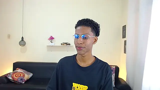 maiki18  online show from February 20, 2025, 1:40 pm