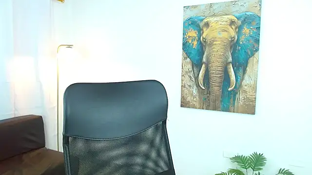 maiki18  online show from October 23, 2025, 9:02 pm